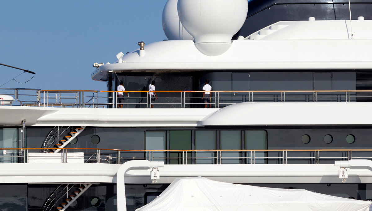 How to find the right superyacht crew